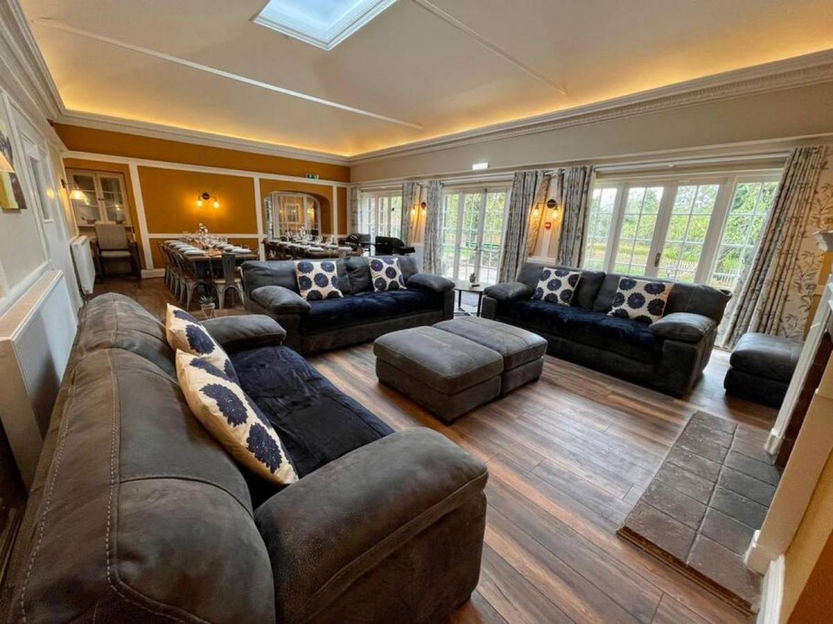 Lydney House Swaffham Sleeps 22 Villa Luaran gambar