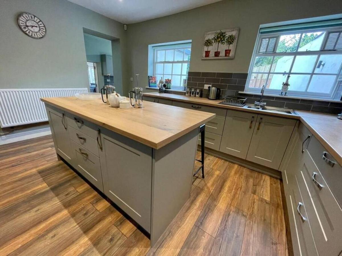 Lydney House Swaffham Sleeps 22 Villa Luaran gambar